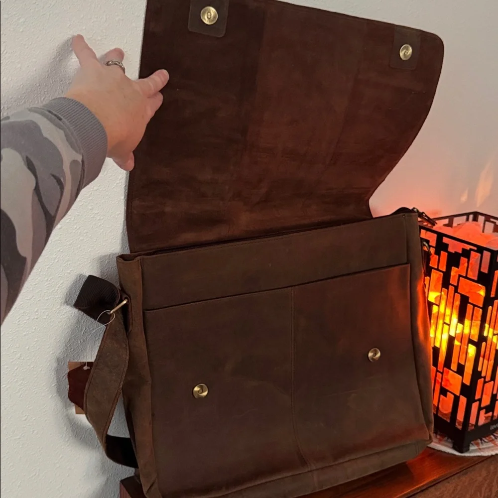 New Hand Crafted 100% Genuine naturally treated Leather Messenger & Laptop Bag